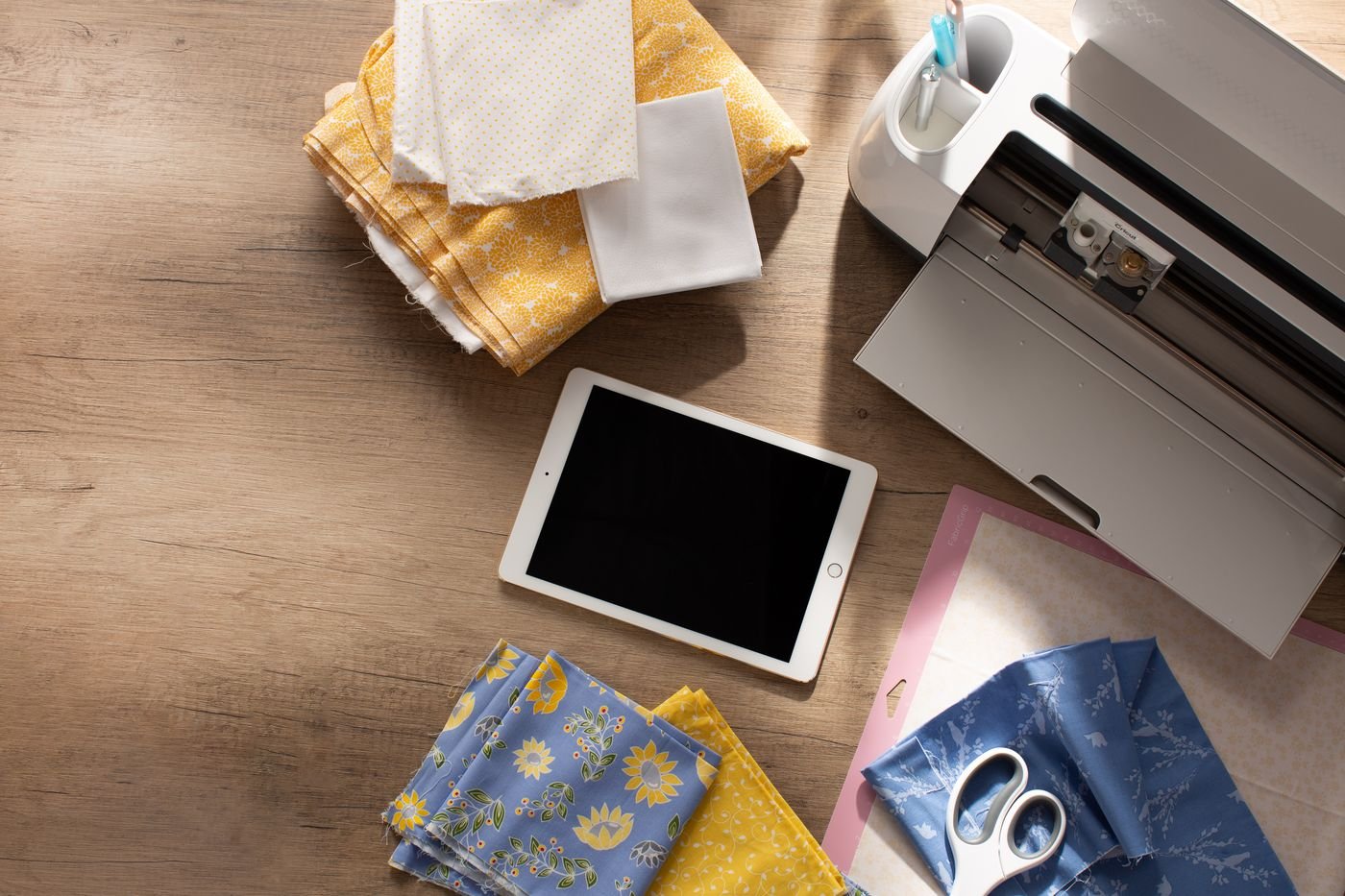 Telas y materiales listos para cortar con Cricut